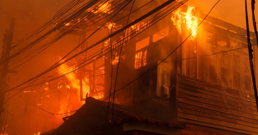 Woningbrand verwoest houten huis en bedrijfsloods in Nieuw Nickerie